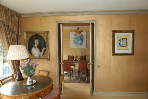 Geneva Sitting Room with Gold Frottage